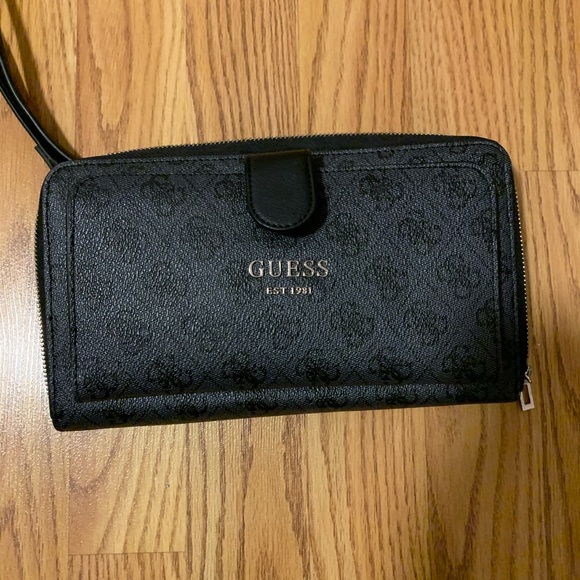 Guess Handbags - Guess purse/clutch